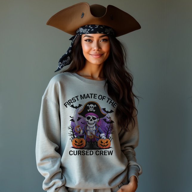 Halloween Pirate First Mate of the Cursed Crew T Shirt (Skapare uppladdad)