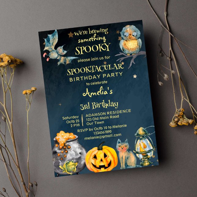 Halloween-pooki-födelsedagsfest Inbjudningar (Spooktacular Halloween spooky birthday party invitation black starry background pumpkin cat owl)