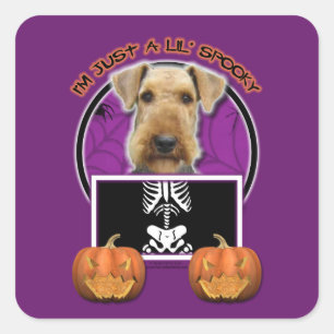 Halloween - precis en spöklika Lil - Airedale Fyrkantigt Klistermärke