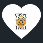 Halloween Pug Hjärtformat Klistermärke<br><div class="desc">Halloween Pug</div>