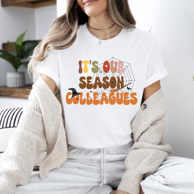 Halloween Retro Vibes | Det är våra säsongskollege T Shirt (Skapare uppladdad)