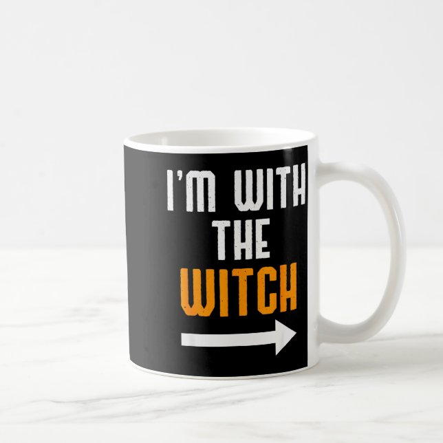 Halloween Shirts For Men I'm With The Witch Funny  Kaffemugg (Höger)