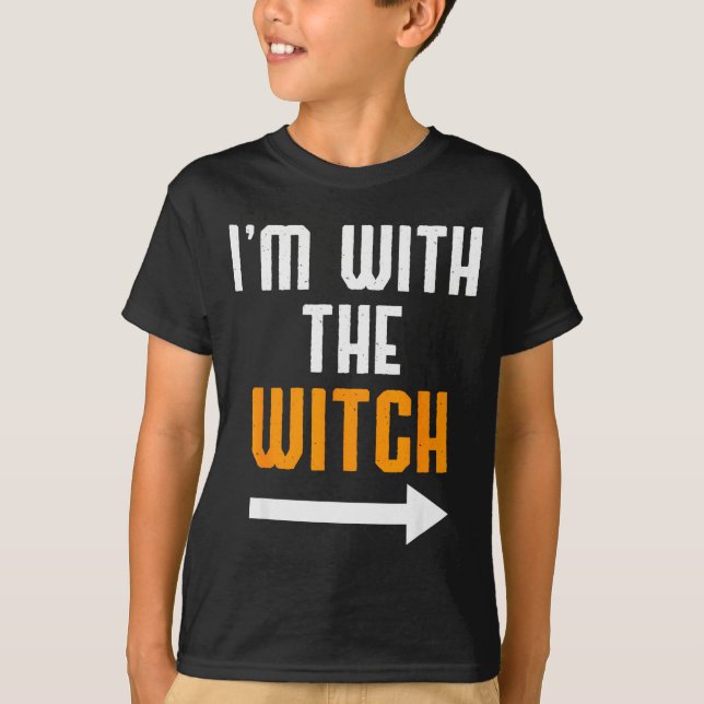 Halloween Shirts For Men I'm With The Witch Funny  T Shirt (Framsida)