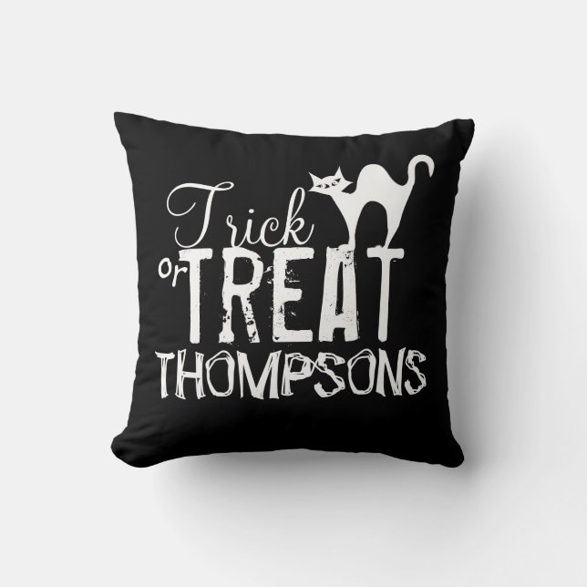 Halloween Simple Whimsical Black Cat Typography Kudde (Framsida)