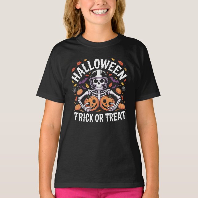 Halloween Skeleton Football Player Bus eller godis T Shirt (Framsida)