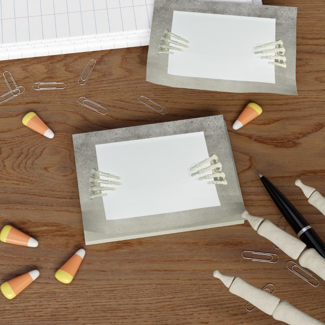 Halloween Skeleton Händer Post it Notes Post-it Block (spooky hands hold a blank sign - what would your write on it? Perfect post its for the spooky season)