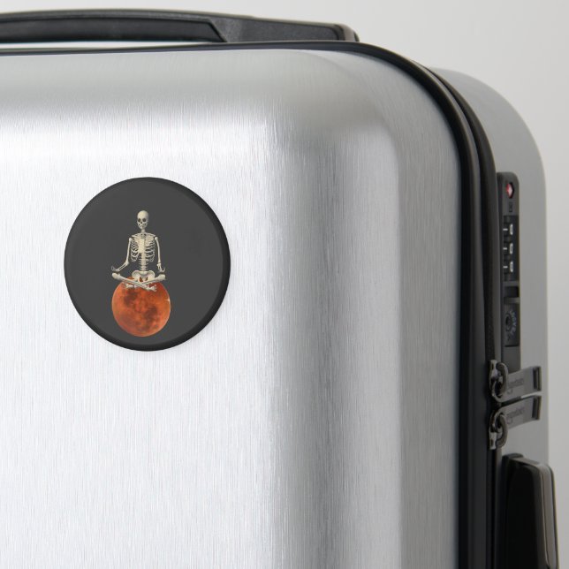 HALLOWEEN SKELETON MAGNET (In Situ (Luggage))