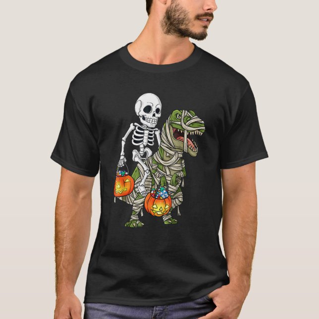 Halloween Skeleton Riding Mummy Dinosaur T Rex Rol Shirt (Framsida)