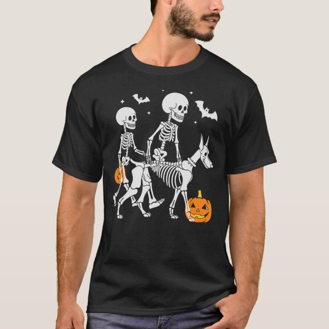 Halloween Skeleton Walking Doberman Dog T Shirt (Framsida)