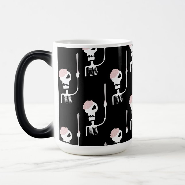 Halloween-skelett med svärd  magisk mugg (Vänster)