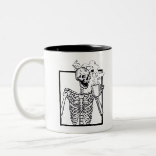 halloween skelettet dricker kaffe lustigt Två-Tonad mugg