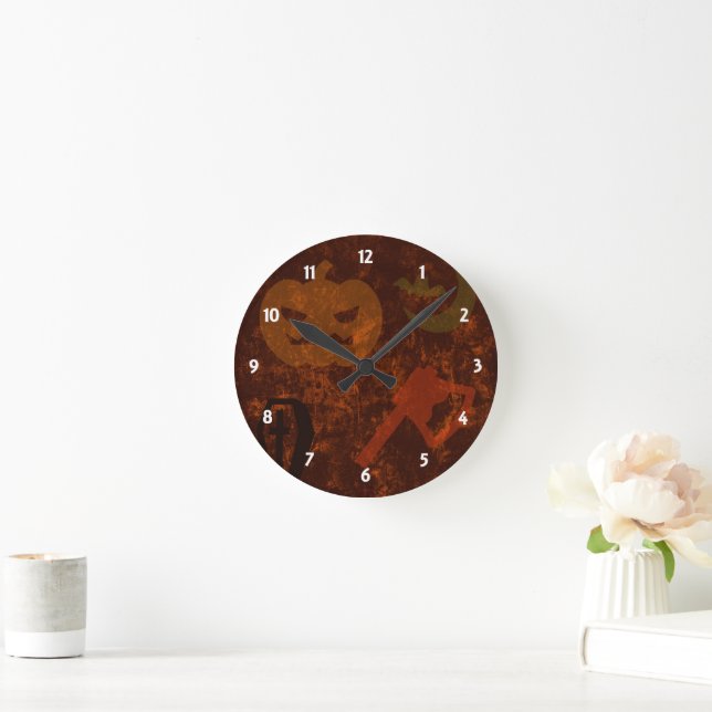 Halloween Skrämmer på Eerie Background Wall Clock Rund Klocka (Hem)