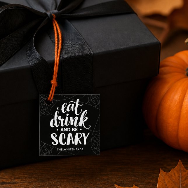 Halloween Spindelnät Gåvor Etiketter (Personalized Halloween Family Spiderweb gift tag featuring bold “Eat Drink and Be Scary”.)
