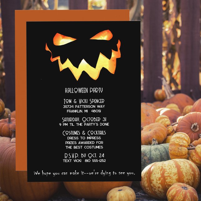 Halloween Spooky Glowing Pumpkin Ansikte Inbjudningar (Invite your guests to your costume party with this spooky glowing pumpkin face invitation.)