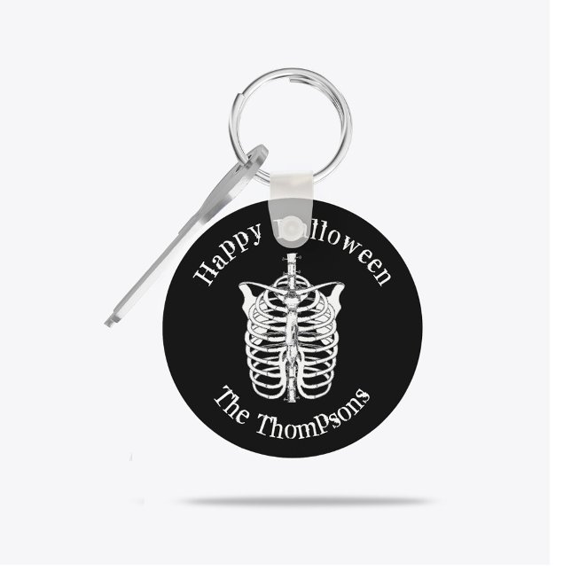 Halloween Spooky Scary Skeleton X Ray Nyckelring (Personalized gothic skeleton Halloween keychain with bold black background design.)
