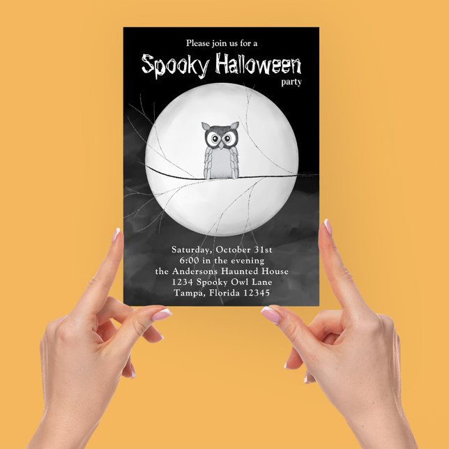 Halloween Spooky Scary Uggla Whimsical Party Inbjudningar (Halloween spooky owl invitation with full moonlight background. )