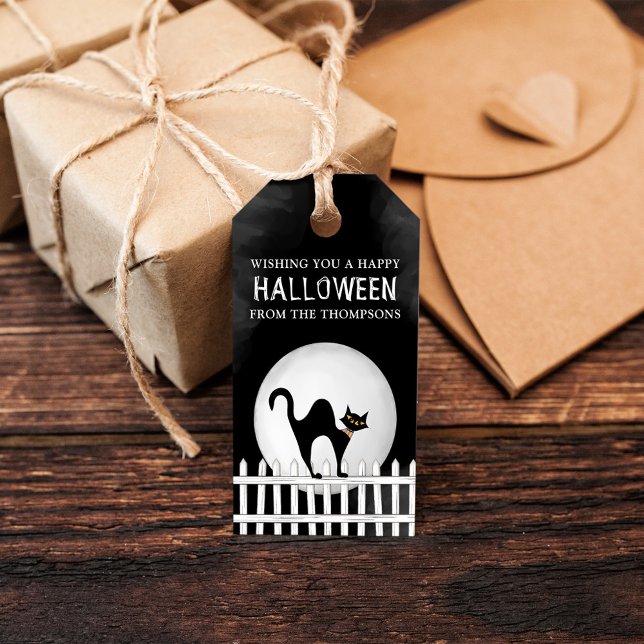 Halloween Spooky Scary Whimsical Black Cat Presentetikett (Halloween whimsical black cat on a white picket fence gift tag.)