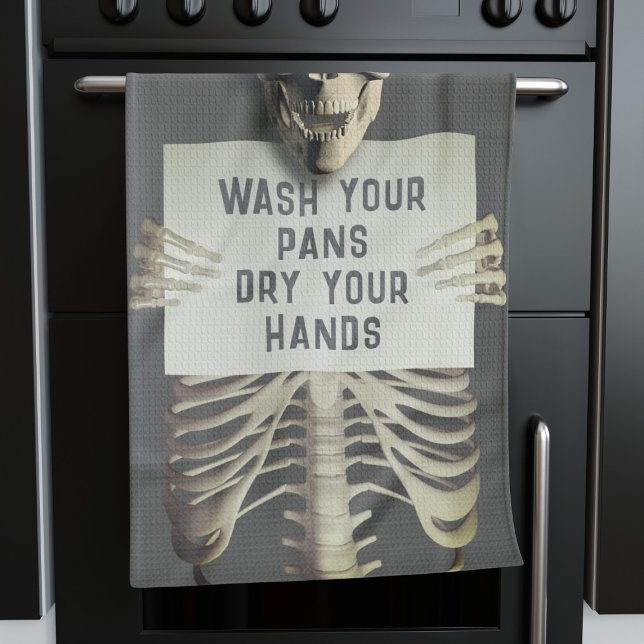 Halloween Spooky Skeleton Funny Tvätta dina prans Kökshandduk (Perfect kitchen towel for your Halloween Kitchen! )
