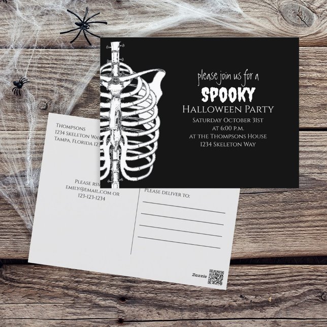 Halloween Spooky Skeleton Scary Typography Vykort (Skapare uppladdad)