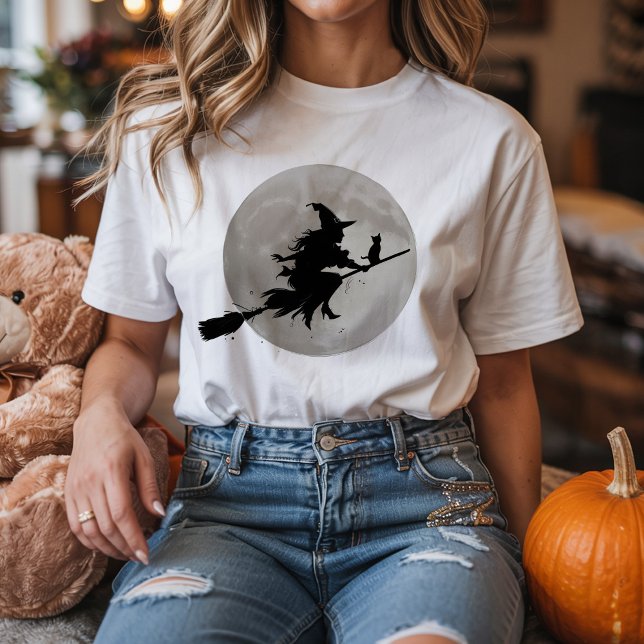 Halloween Spooky Witch flyger över en hel måne T Shirt (Skapare uppladdad)