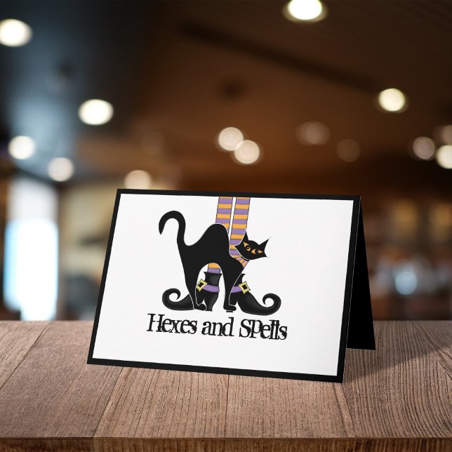 Halloween Svart Katt Hexar och Spells Kort (Whimsical black cat Halloween card with “Hexes and Spells” design, perfect for fun spooky greetings.)