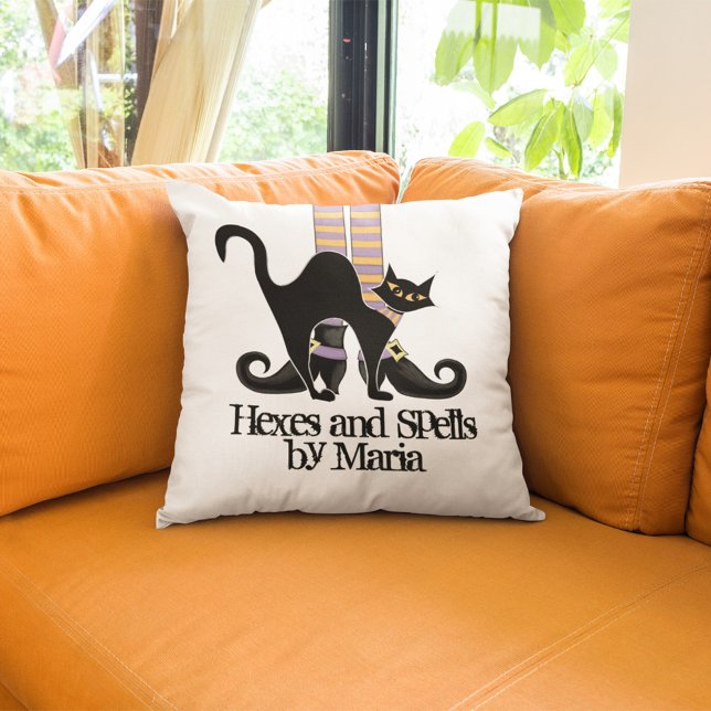 Halloween-svartvit svartvit vismisk vinkling kudde (Witch black cat custom pillow.)