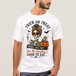 Halloween T-Shirt med 'Trick or Treat Smell My Fee