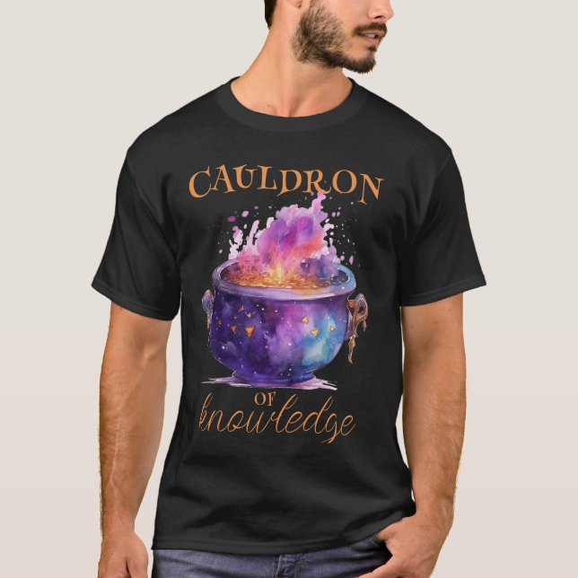 Halloween Teacher Cauldron of Knowledge T Shirt (Framsida)