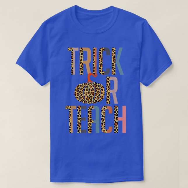 Halloween Teacher Gift Trick Or Teach Leopard Pump T Shirt (Design framsida)