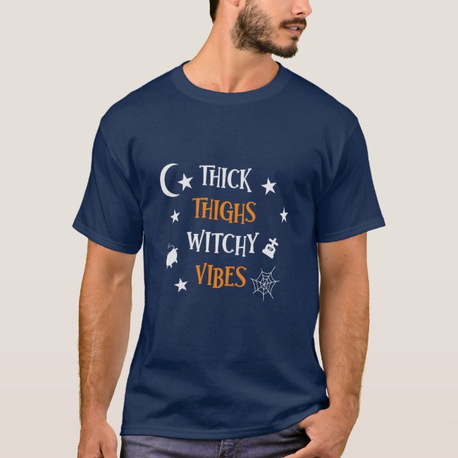 Halloween Thick Thighs Witch Vibes Birthday T Shirt (Framsida)