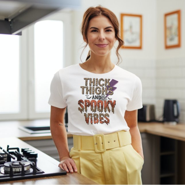 HALLOWEEN THICK THIGHT OCH SPOOKY VIBES LEOPARD T SHIRT (Skapare uppladdad)