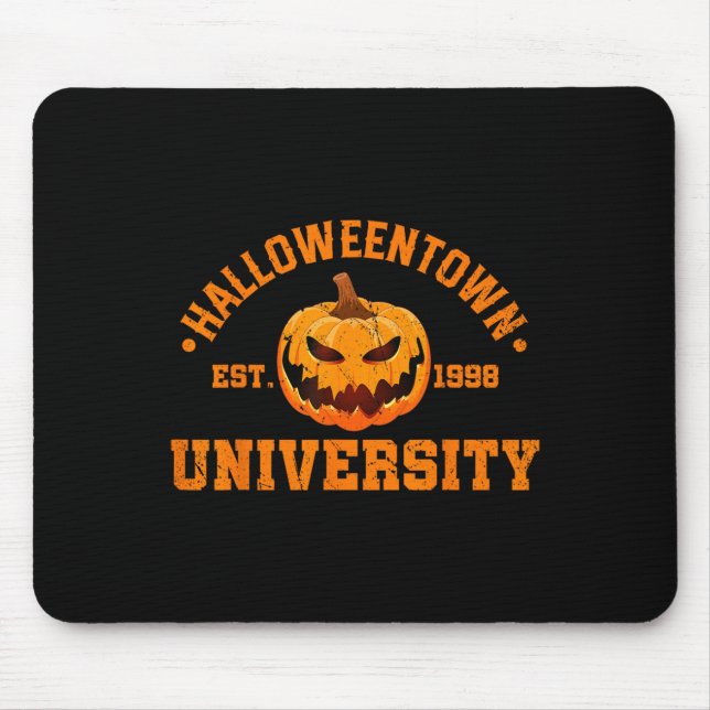 Halloween Town Universiteten Est 1998 Pumpkin Hall Musmatta (Framsidan)