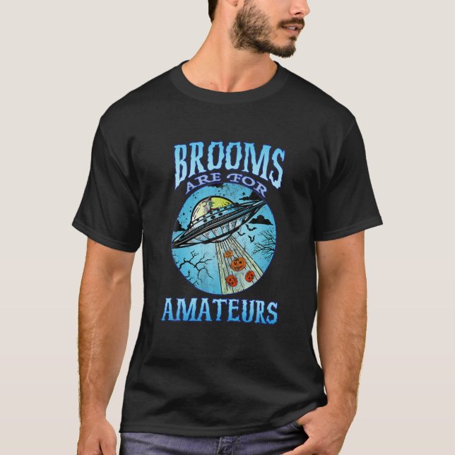 Halloween UFO Alien Abduction Brooms är för Amatu T Shirt (Framsida)