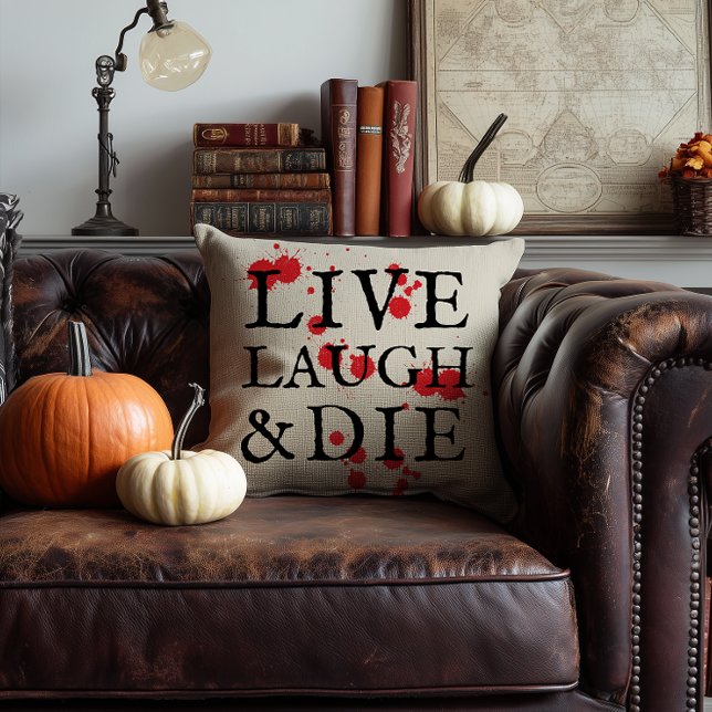 Halloween-version av Live Laugh Kärlek Kudde (funny joke play on words Halloween live, laugh, love and die pillow with red blood splatter)