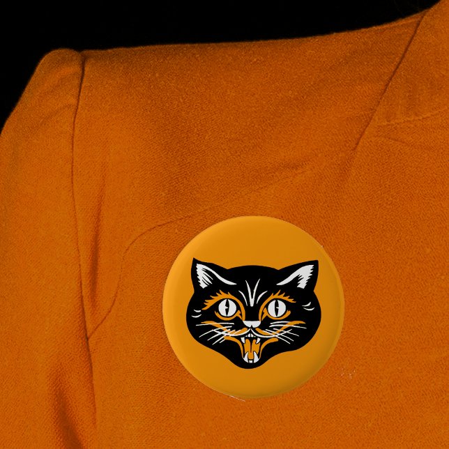 Halloween Vintage Cat Ansikte Knapp (Vintage Halloween smiling black cat face on bright orange round pink back button.)