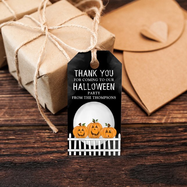 Halloween Whimsical Pumpkin Jack o lantern Presentetikett (Halloween Cute pumpkins with a white picket fence gift tag.)