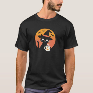 Halloween Witch Cat Holding Måne Mugg med flygning T Shirt