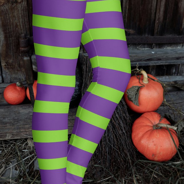 Halloween Witch Lila Grönt Stripe Stockings Leggings (Witch's green and purple leggings side view.)