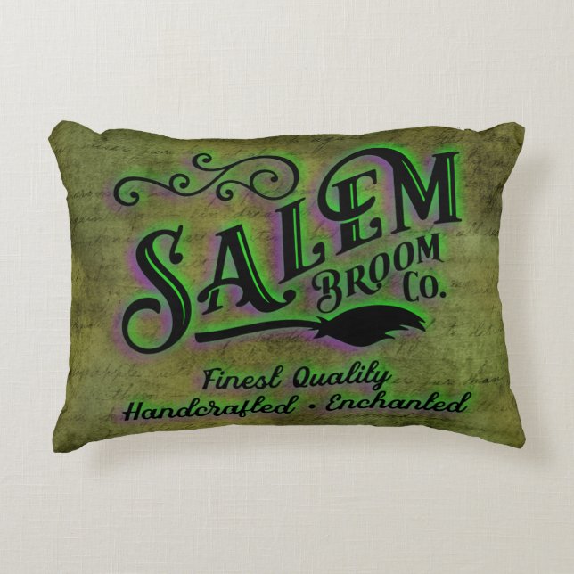 Halloween Witch Salem Broom Company Sign Prydnadskudde (Framsidan)