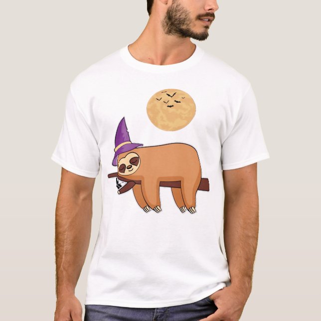 Halloween Witch Sloth Oversized T-Shirt (Framsida)