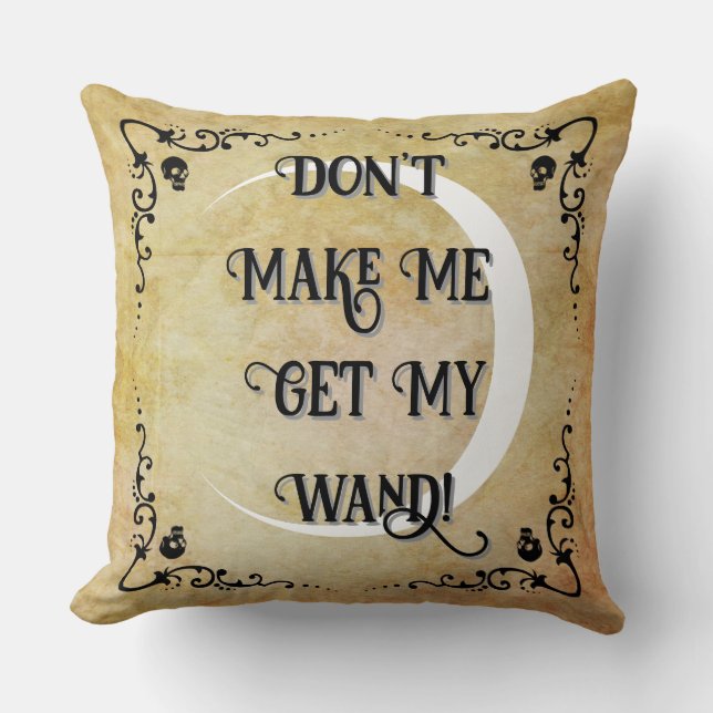 Halloween Witchy Quote Kudde (Framsida)