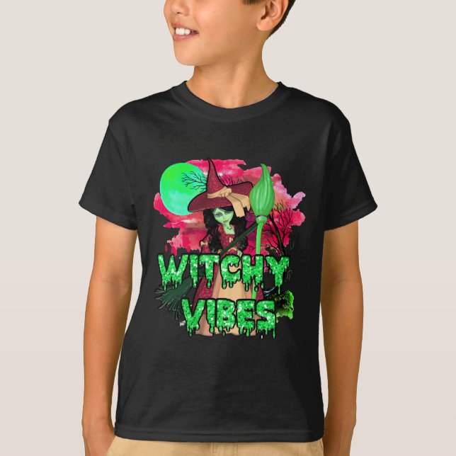Halloween Witchy Vibes T Shirt (Framsida)