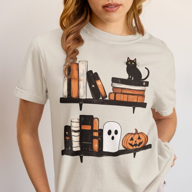 Halloweenböcker på hylla Läsande entusiast  T Shirt (Skapare uppladdad)