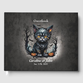 Halloweenkväll med kattunge och pumpor. gästböcker