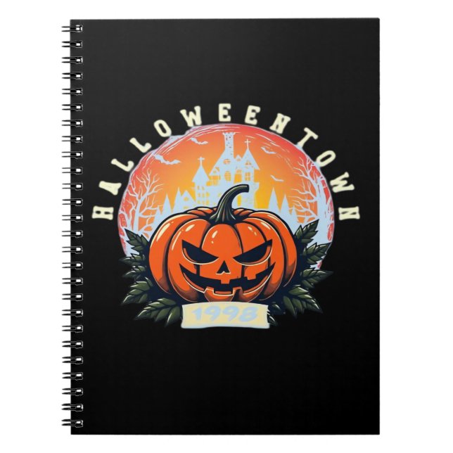 HalloweenTown 1998 Essential T-Shirt Anteckningsbok (Framsidan)