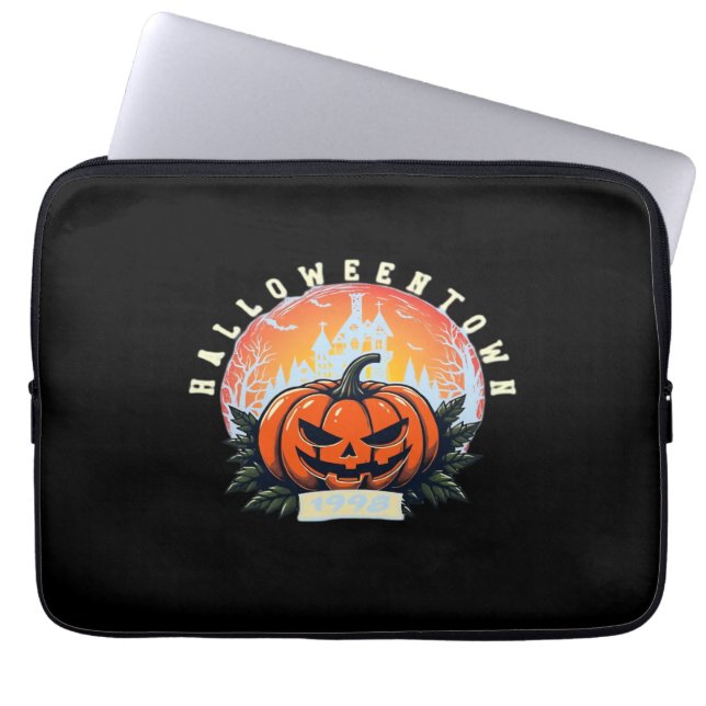 HalloweenTown 1998 Essential T-Shirt Laptop Fodral (Framsidan)