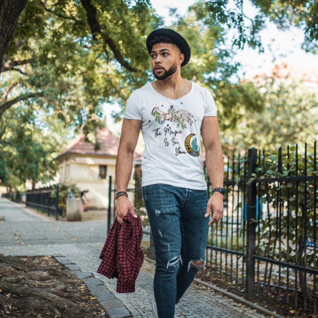 HALLOWETEN MAGIC FINNS I DIN INSPIRATIONSKROPPAR T SHIRT (Skapare uppladdad)