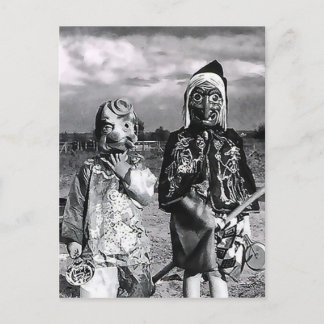 Hallow's Kväll of Yesteryear Masks Vykort