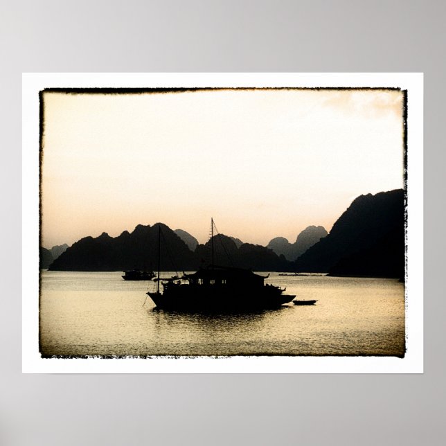 Halong Bay & Golden Sunset, Vietnam Poster (Framsidan)