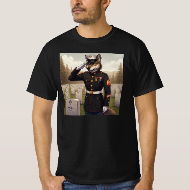 Hälsande Marine Corps Wolf  T Shirt (Framsida)